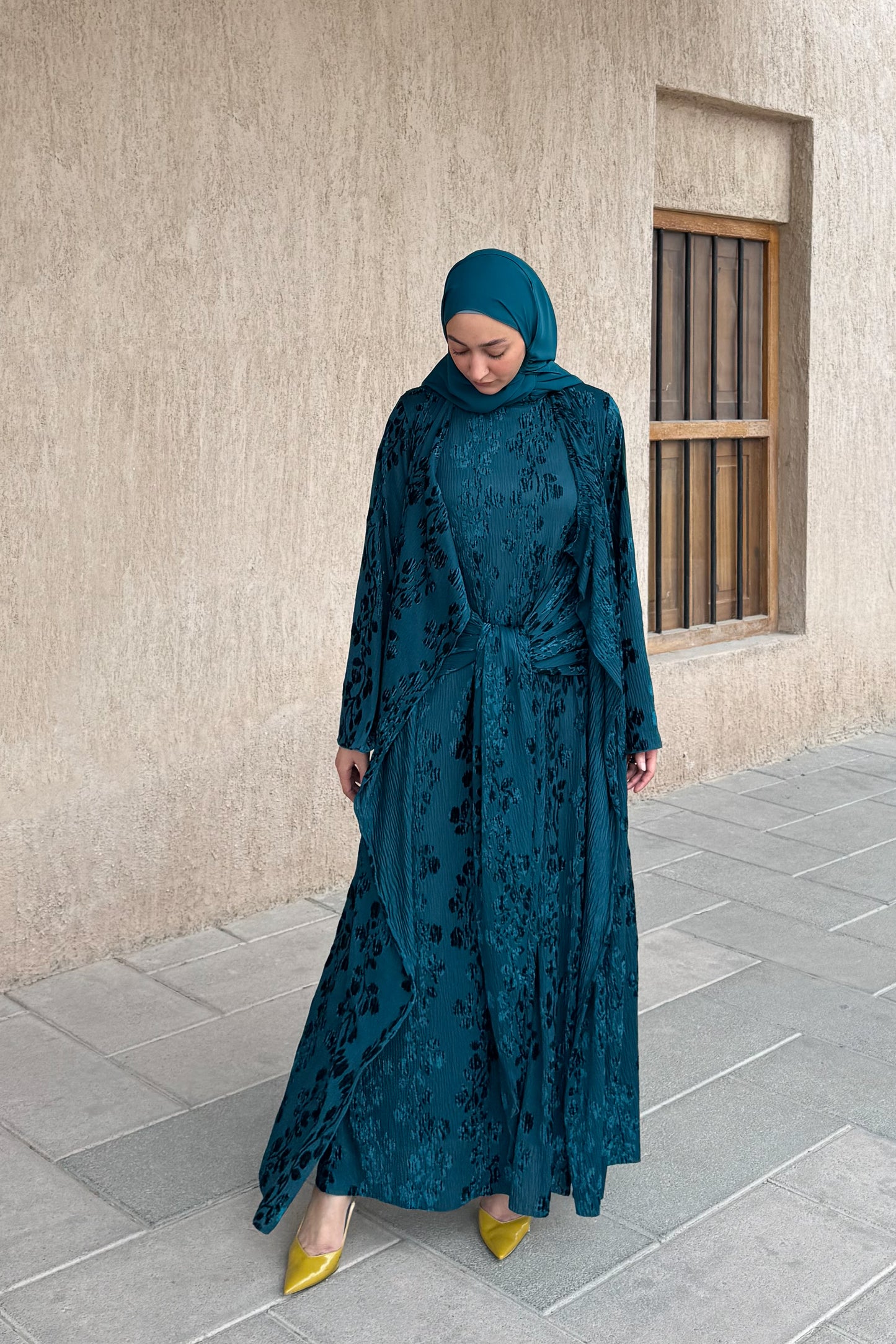 Coordinated Velvet Abaya