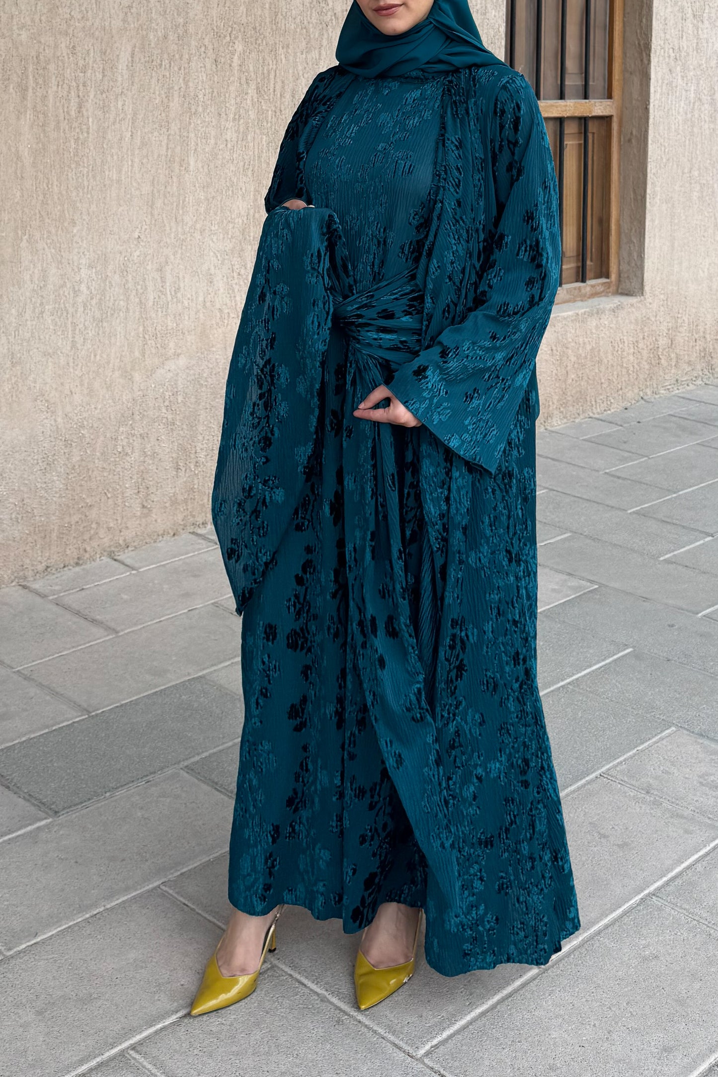 Coordinated Velvet Abaya