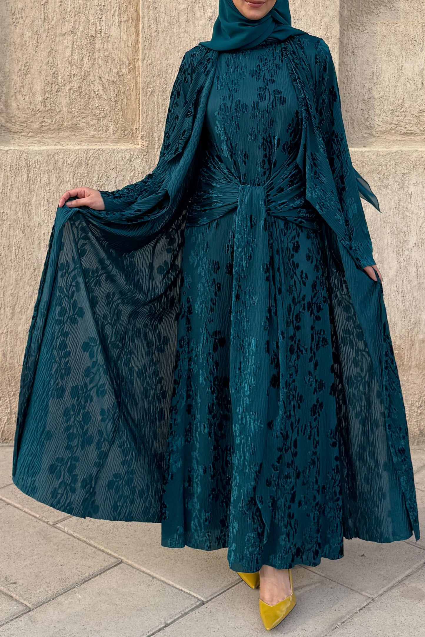 Coordinated Velvet Abaya