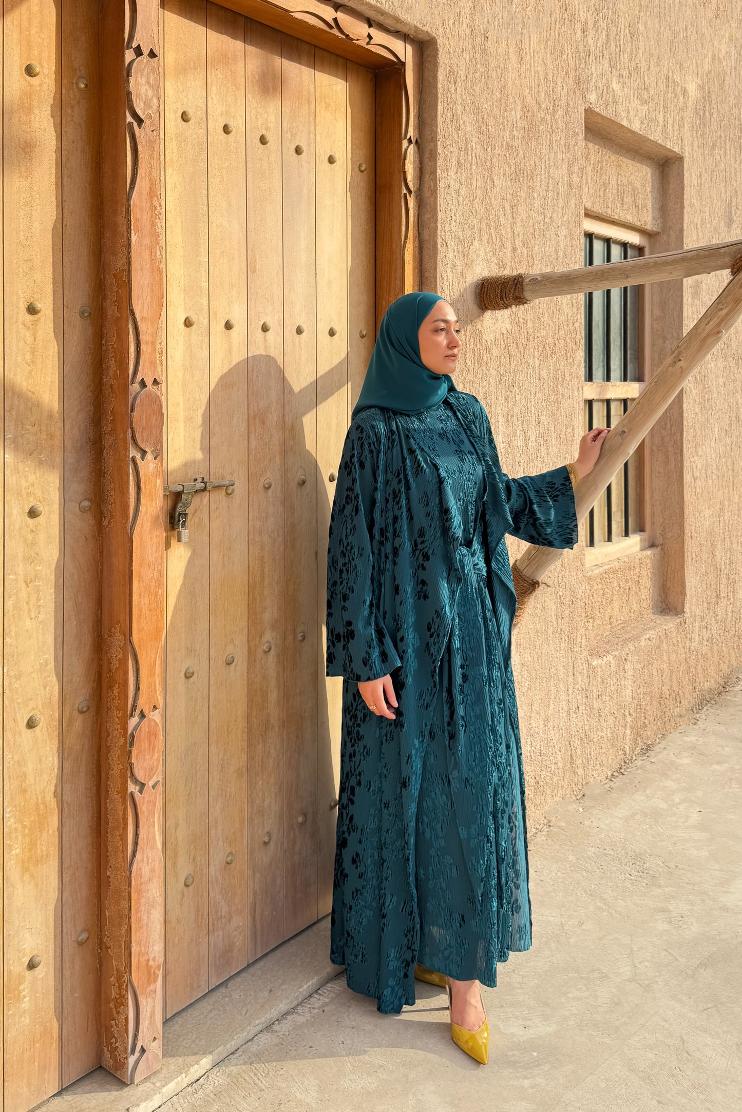 Coordinated Velvet Abaya